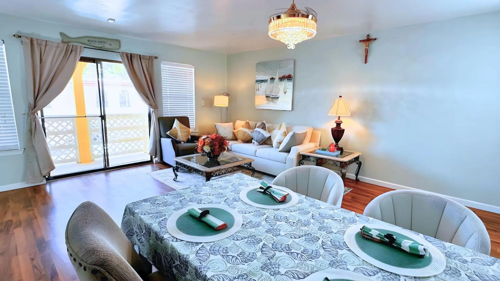 Holiday home Renovated House, 1 Minute Walk To Miramar Destin