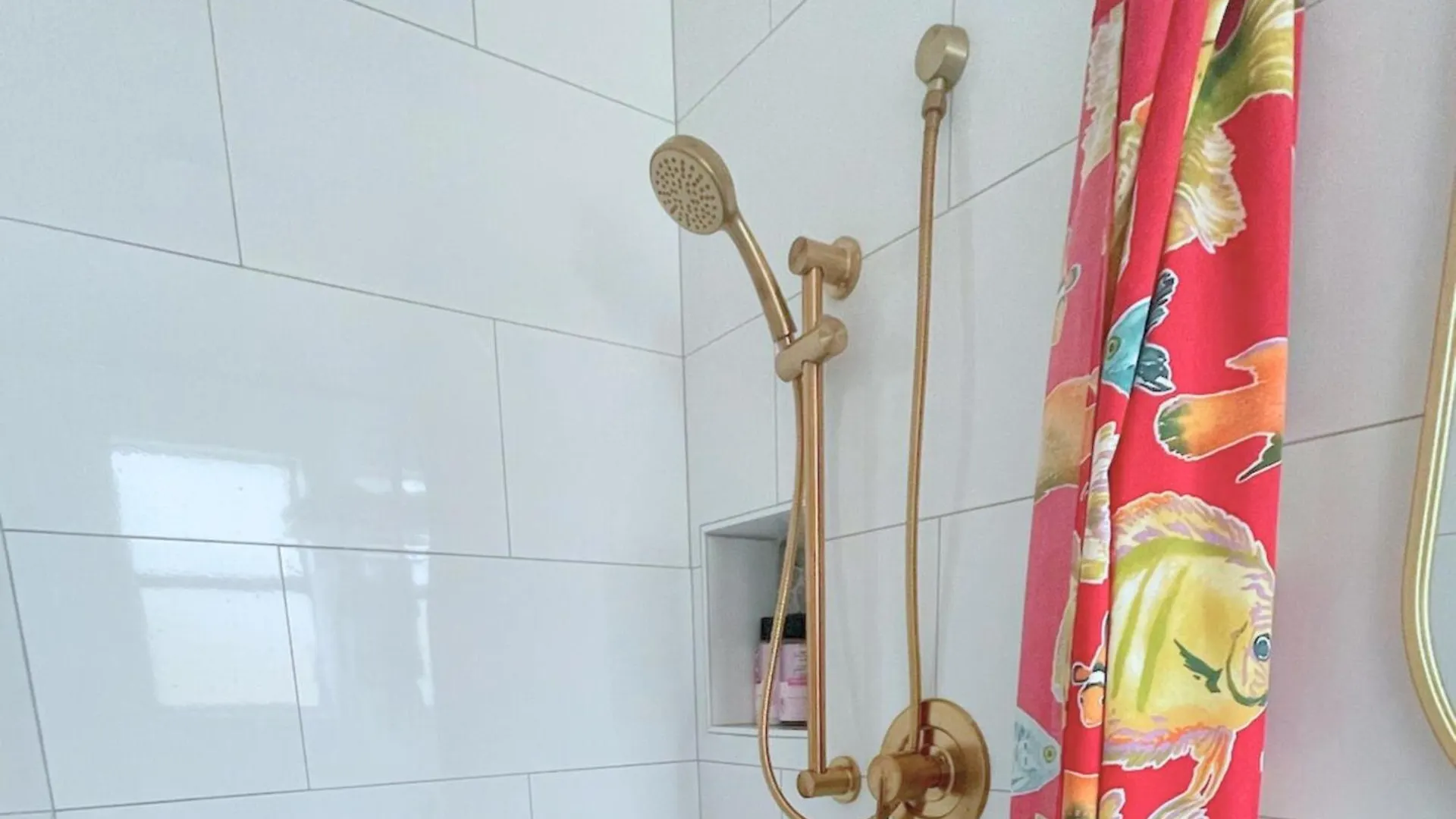 Renovated House, 1 Minute Walk To Miramar Holiday home *