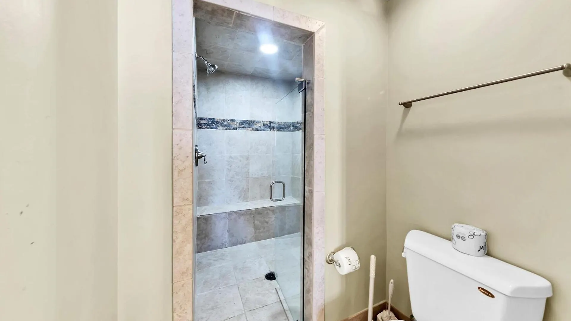 Beautiful Spacious Penthouse 2 Story Front Sleeps 12! *