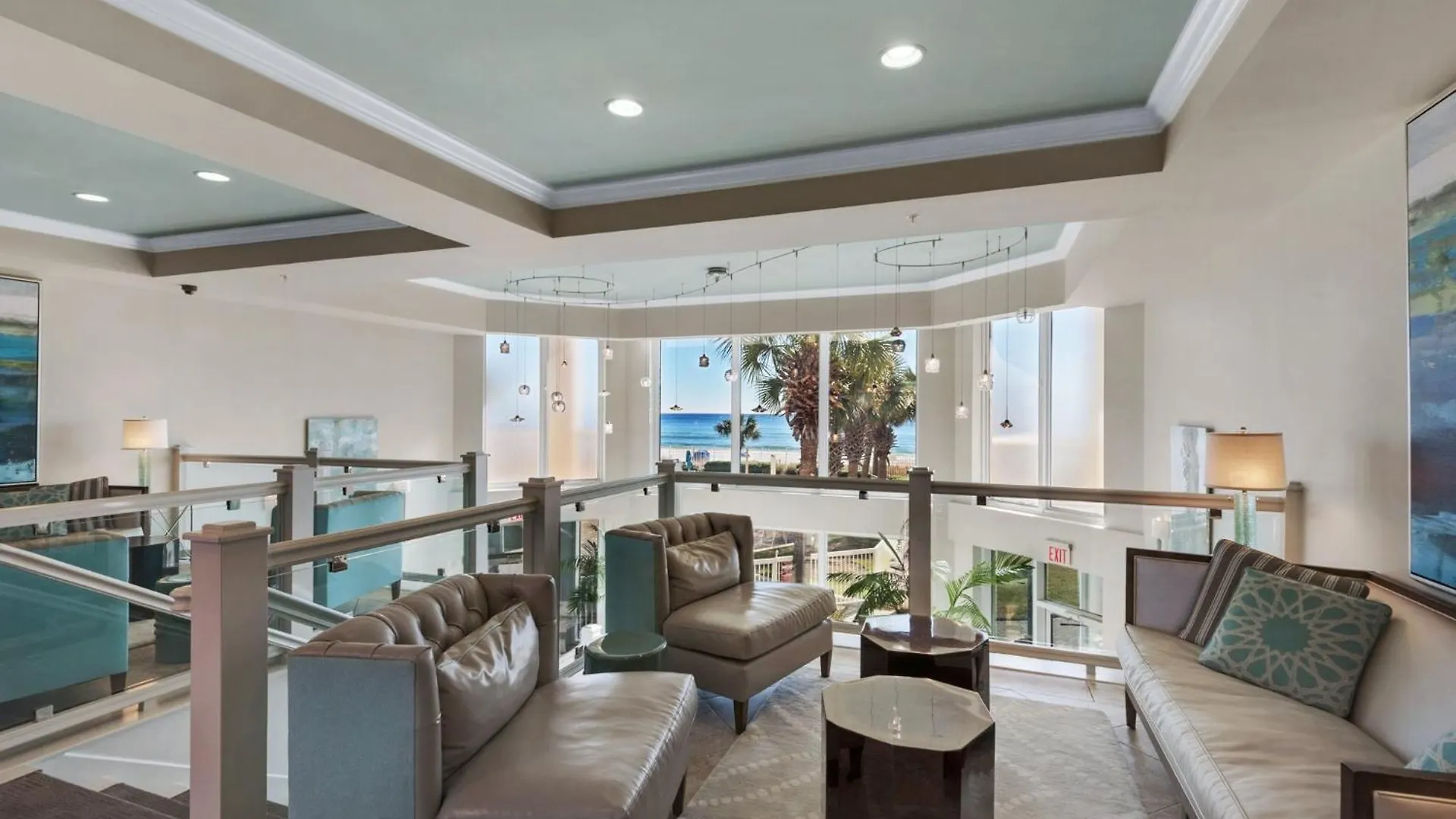 Beautiful Spacious Penthouse 2 Story Front Sleeps 12!