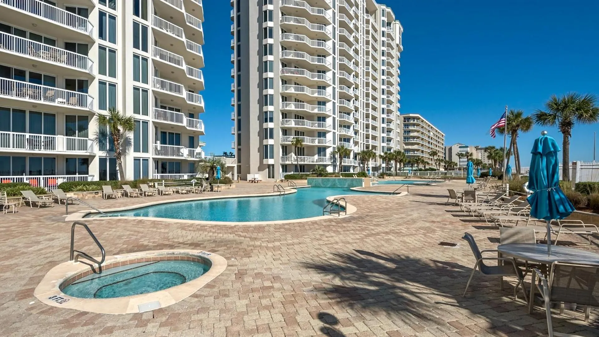 Holiday home Beautiful Spacious Penthouse 2 Story Front Sleeps 12! *