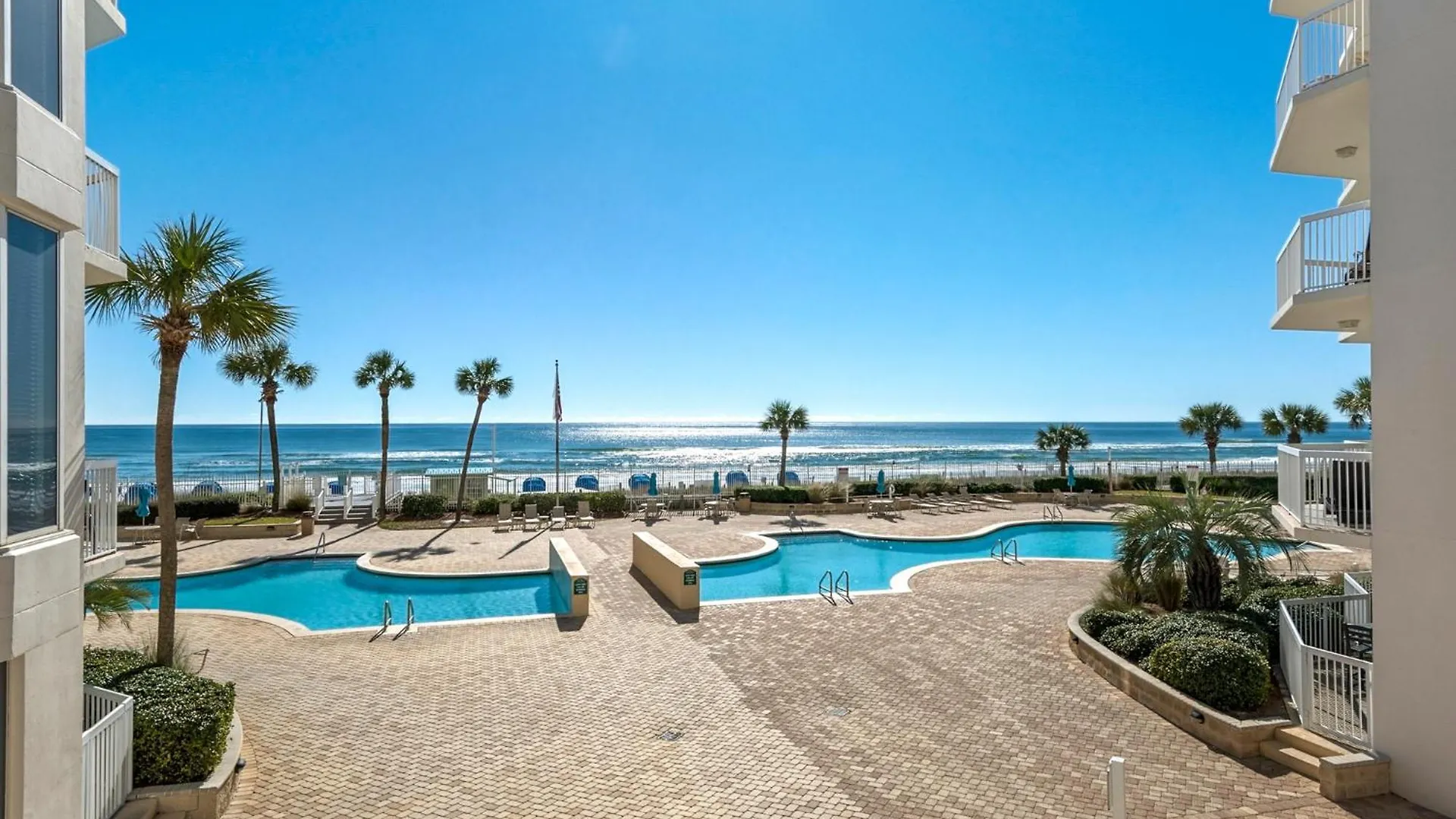 Holiday home Beautiful Spacious Penthouse 2 Story Front Sleeps 12!
