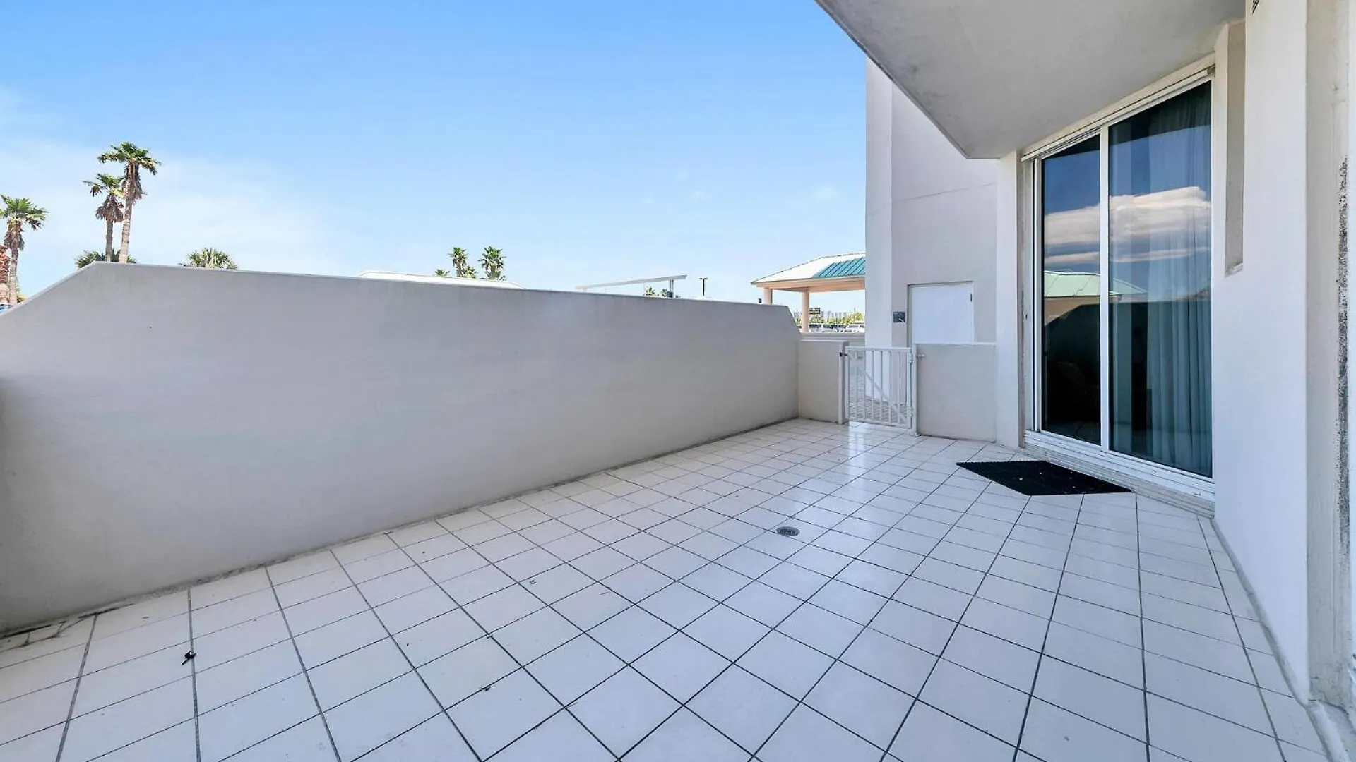 Holiday home Beautiful Spacious Penthouse 2 Story Front Sleeps 12! Destin