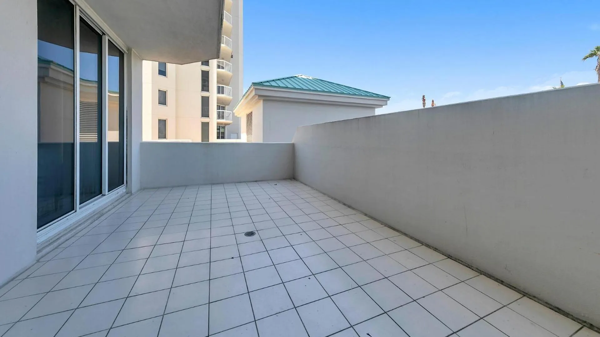 Holiday home Beautiful Spacious Penthouse 2 Story Front Sleeps 12!