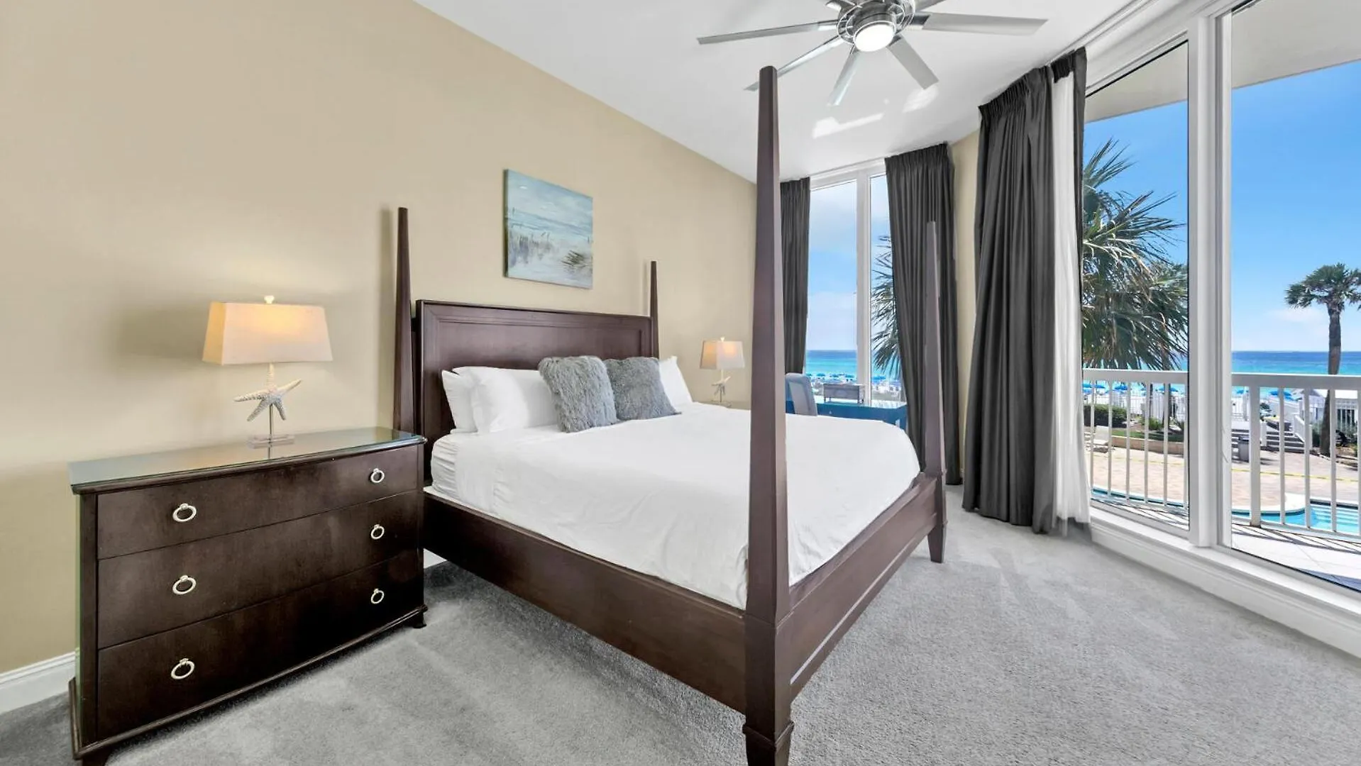 Beautiful Spacious Penthouse 2 Story Front Sleeps 12!
