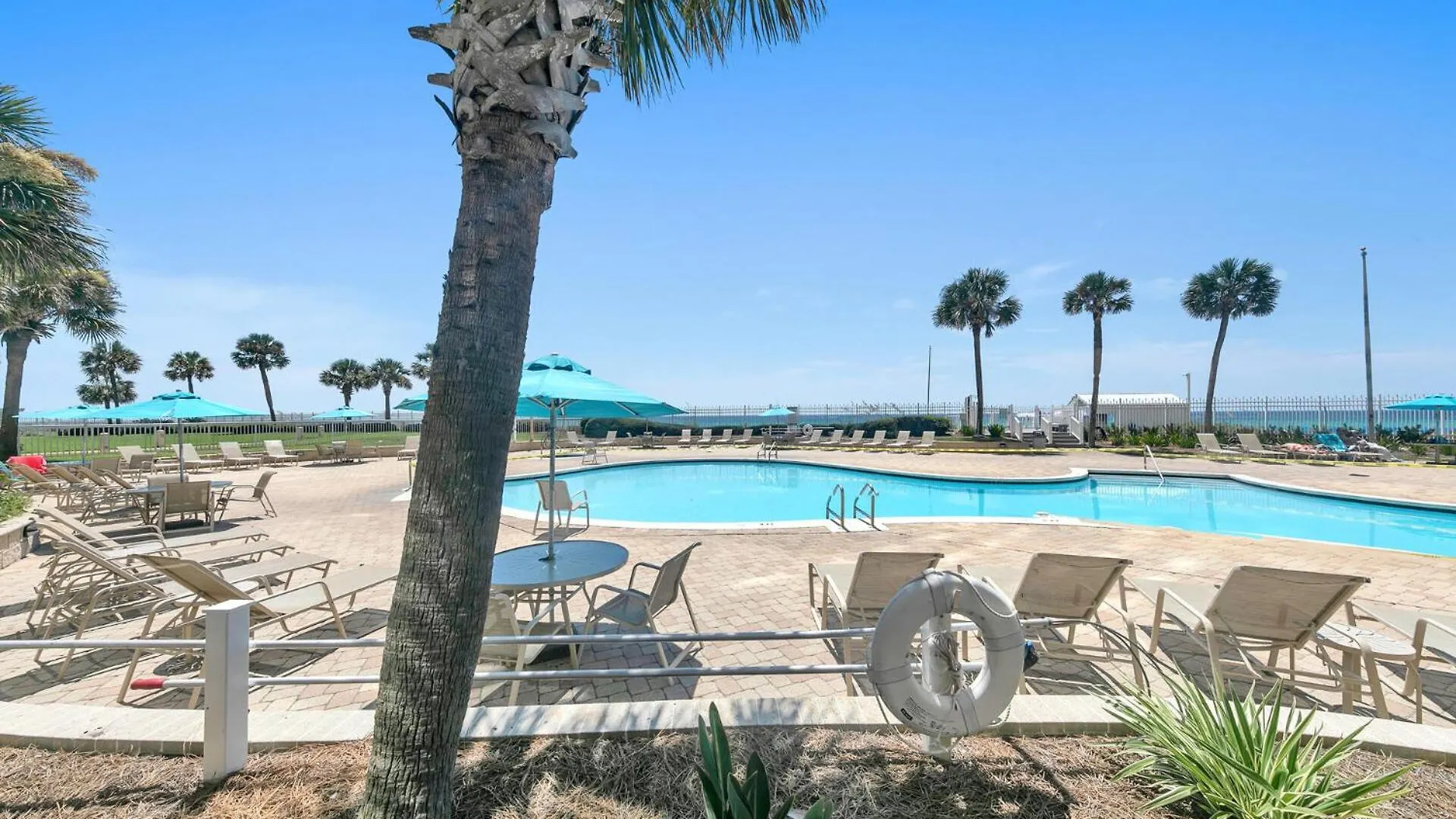Holiday home Beautiful Spacious Penthouse 2 Story Front Sleeps 12! *