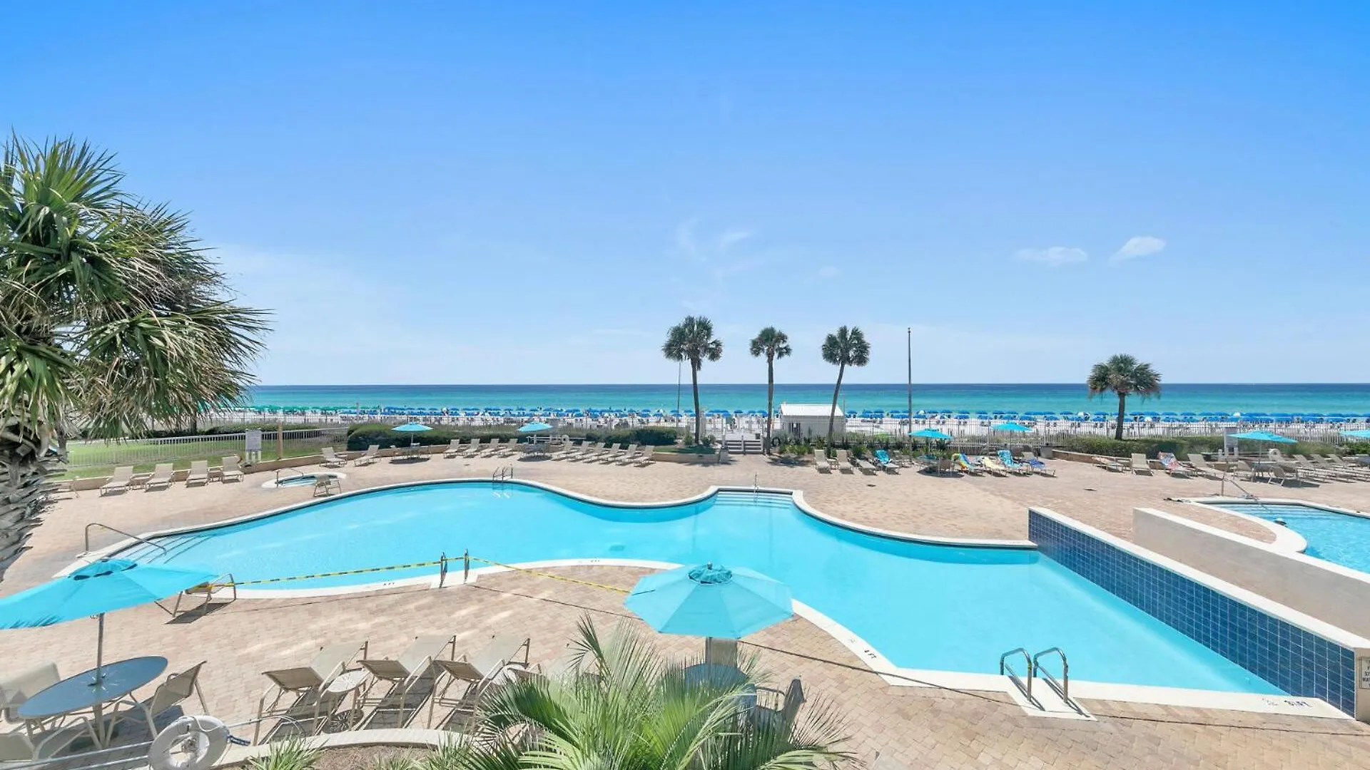Beautiful Spacious Penthouse 2 Story Front Sleeps 12!