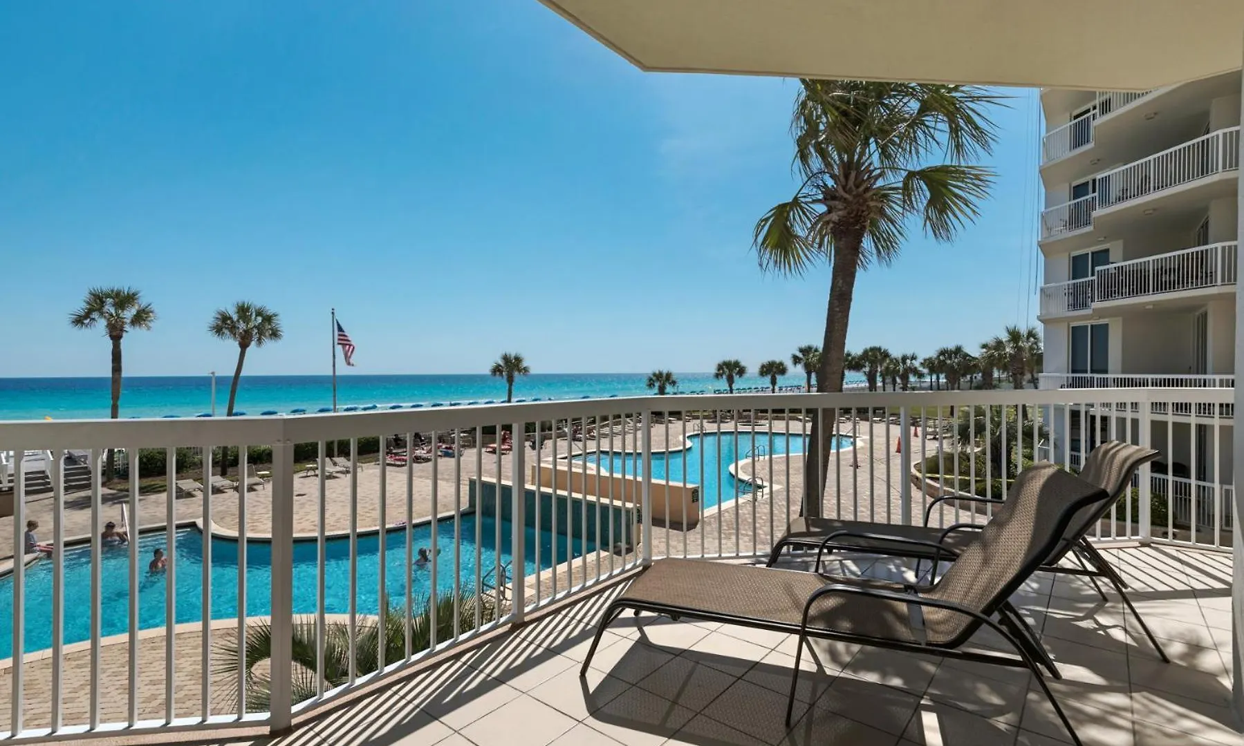 Beautiful Spacious Penthouse 2 Story Front Sleeps 12! *