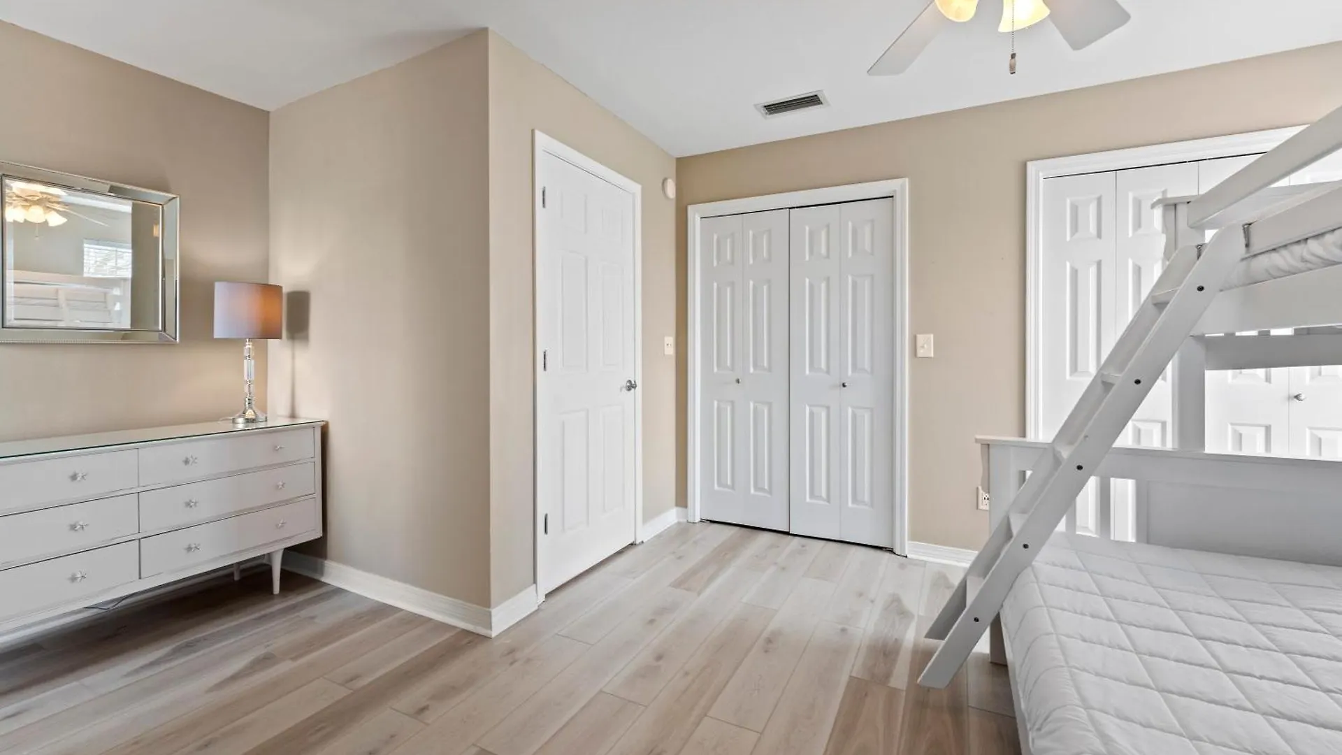 A World Away By Newman-dailey Holiday home