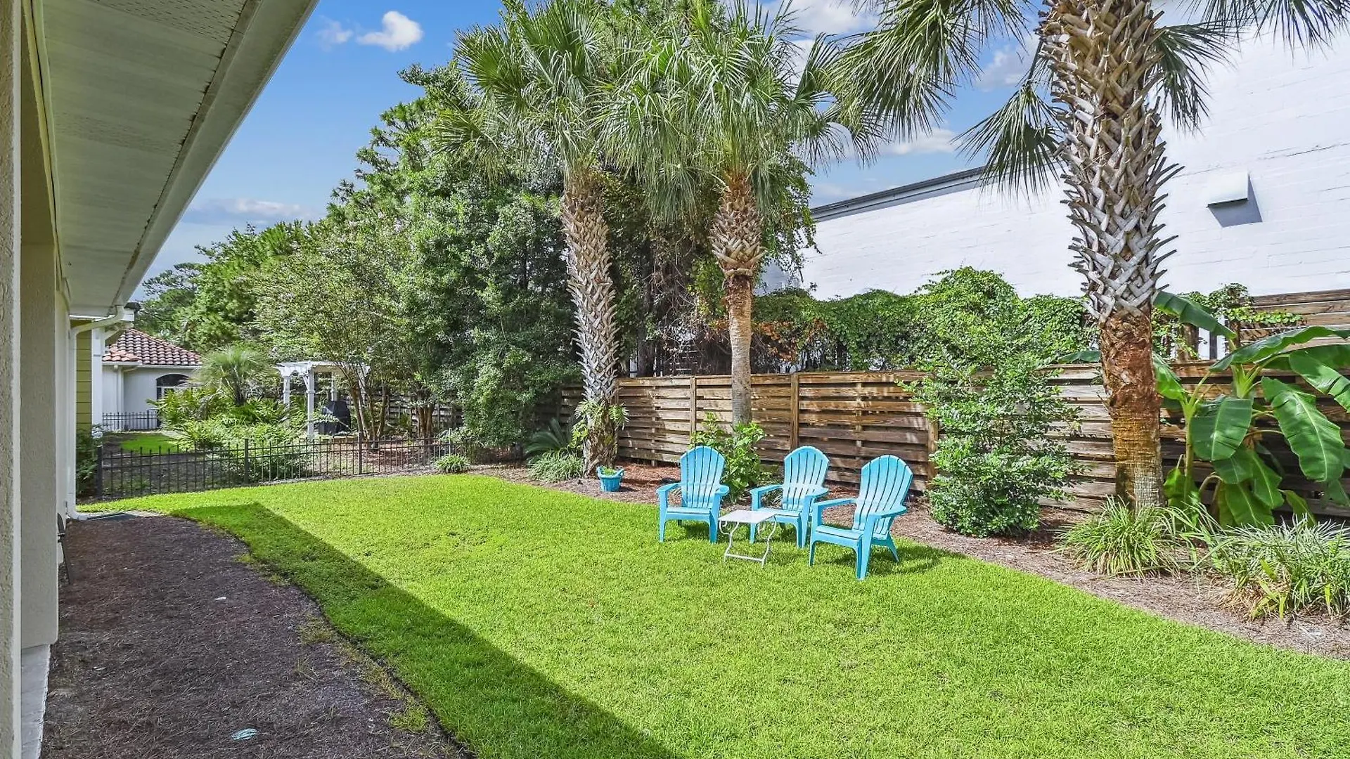 Five O'clock Somewhere At Destiny East Holiday home *