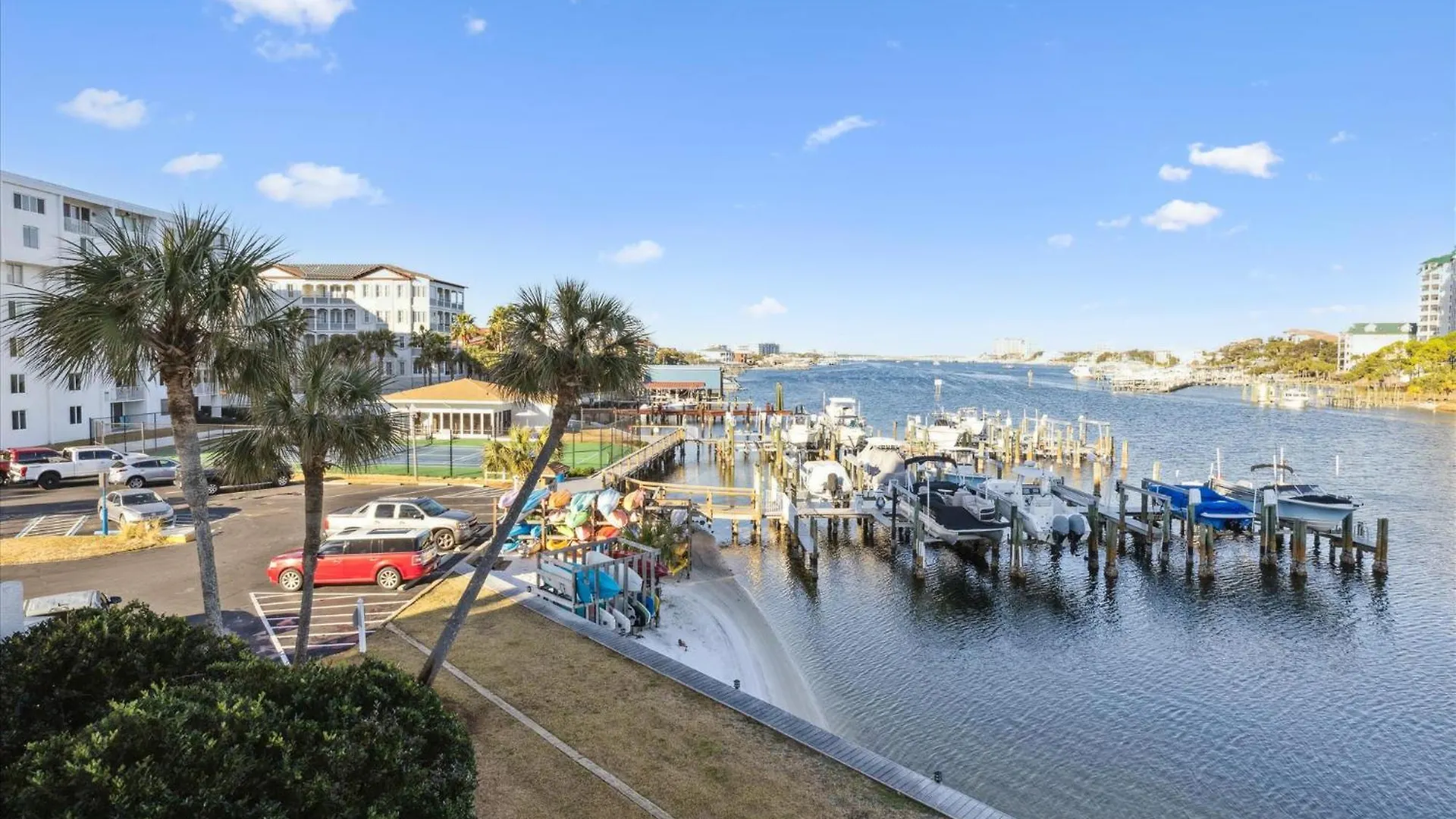 Dolphin Point 305b- By Isle *