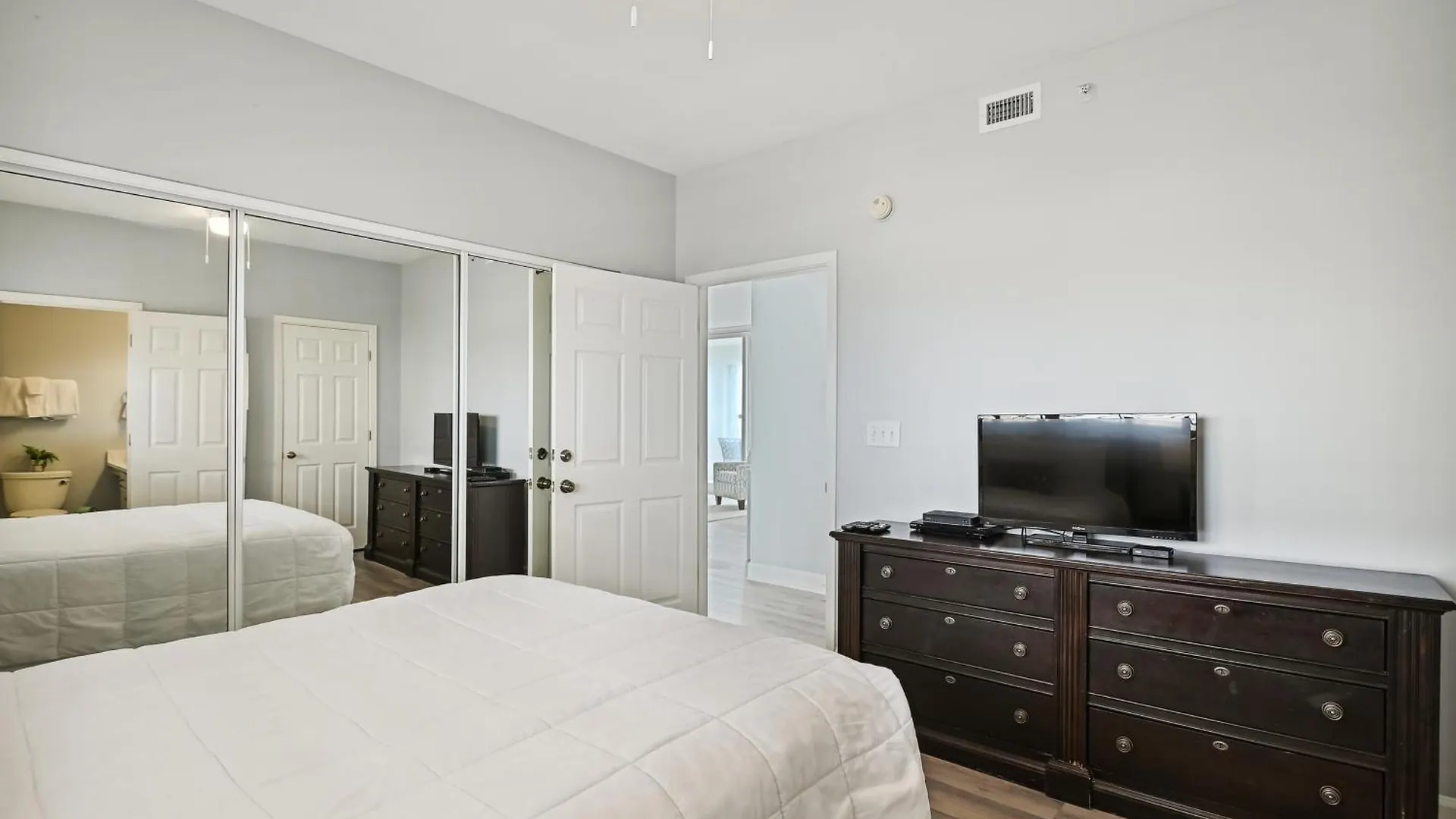 Apartment Oceania 503- By Isle