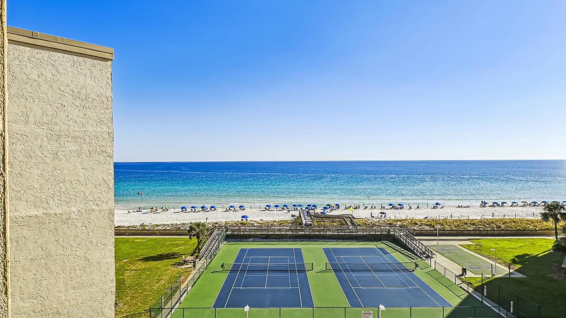 Apartment Surf & Racquet 614- By Isle
