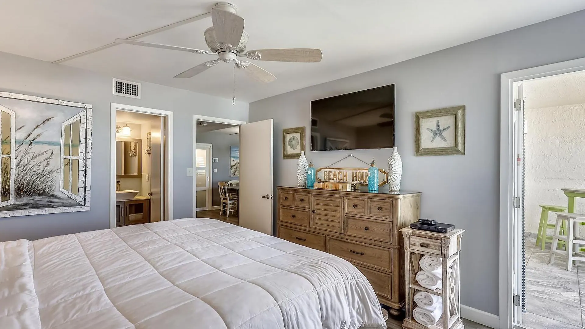 Surf & Racquet 402- By Isle Apartment *