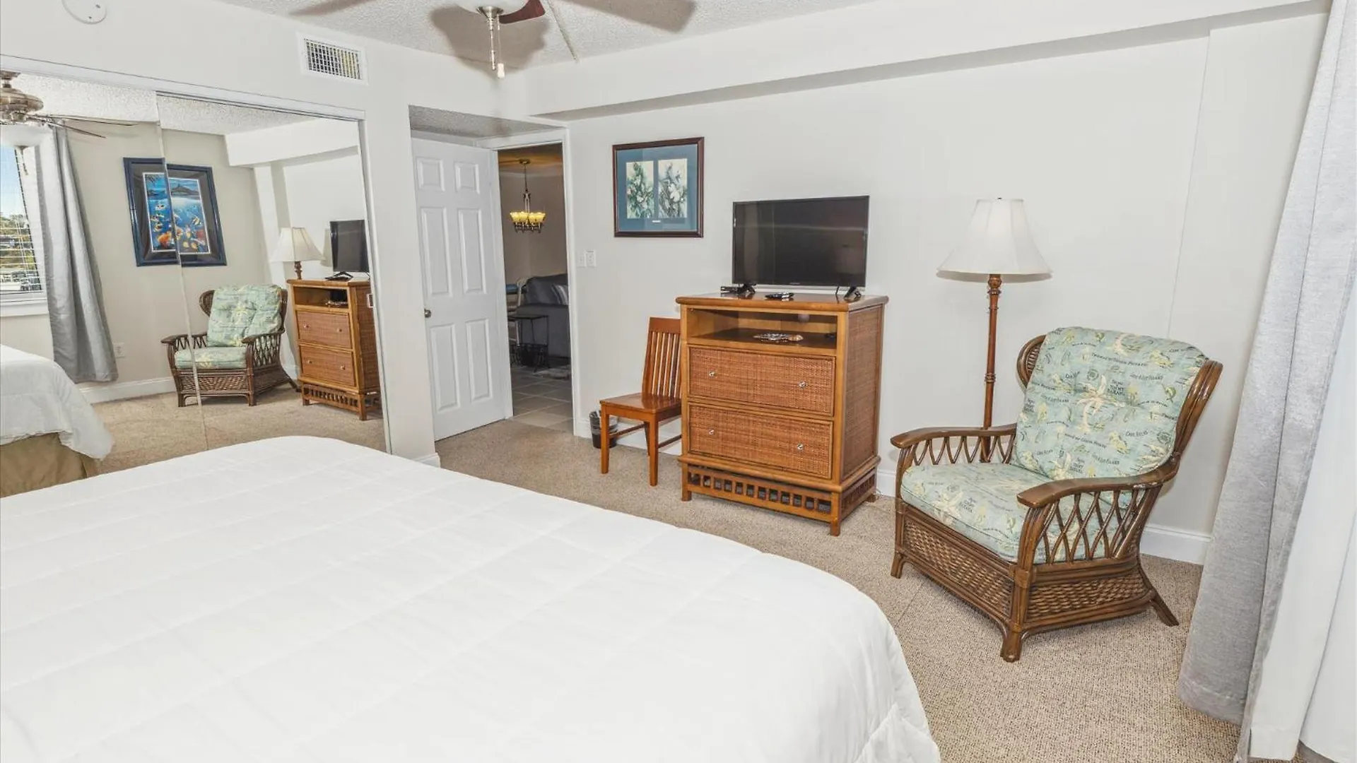 Apartment Dolphin Point 303a- By Isle