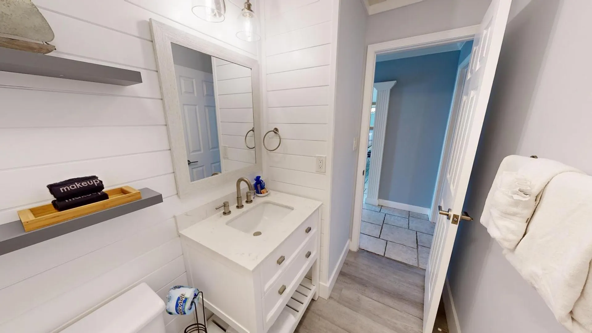 Shoreline Towers 1123- By Isle Apartment Destin