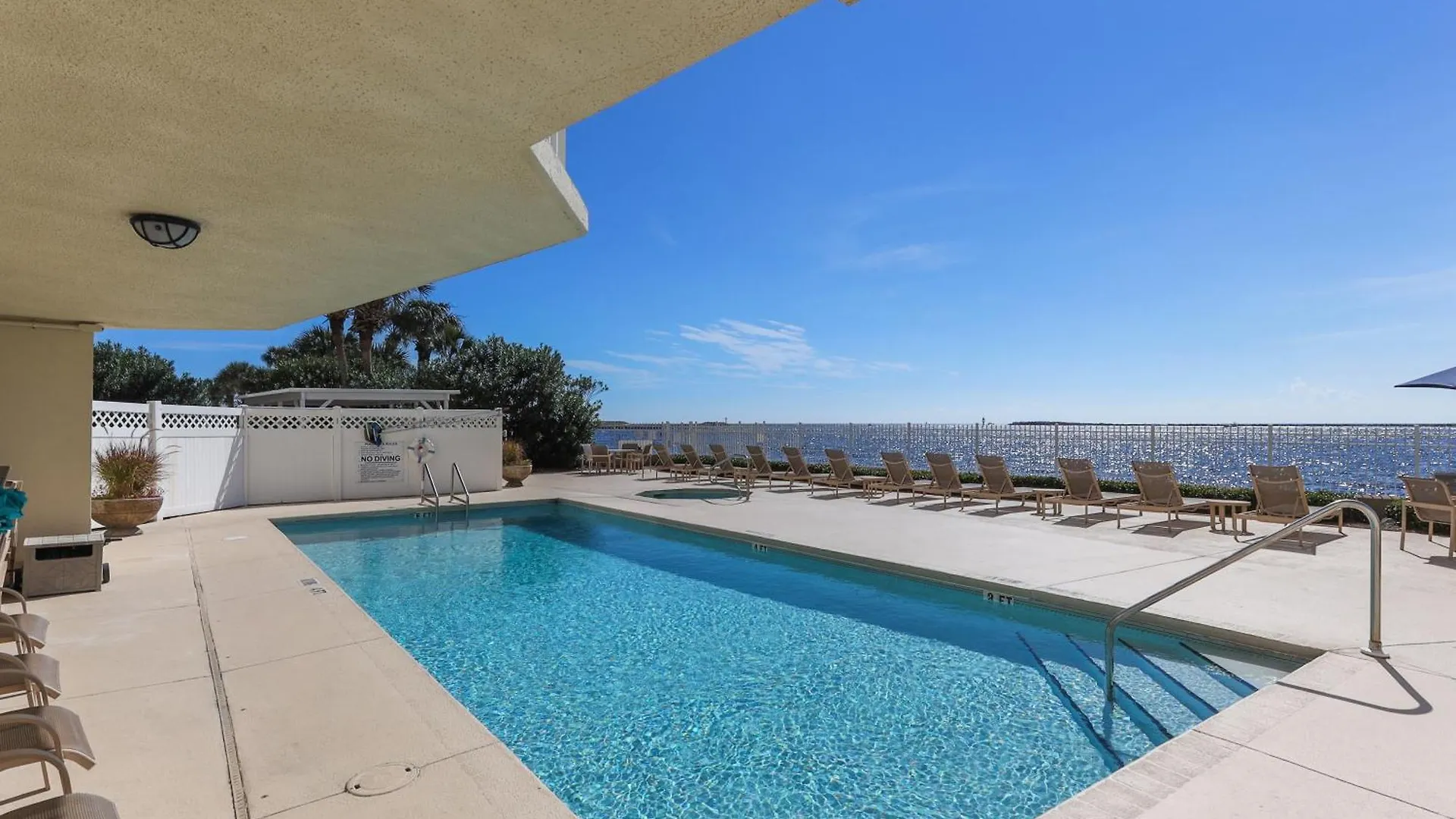 Apartment Waterview Towers Yacht Club 532- By Isle
