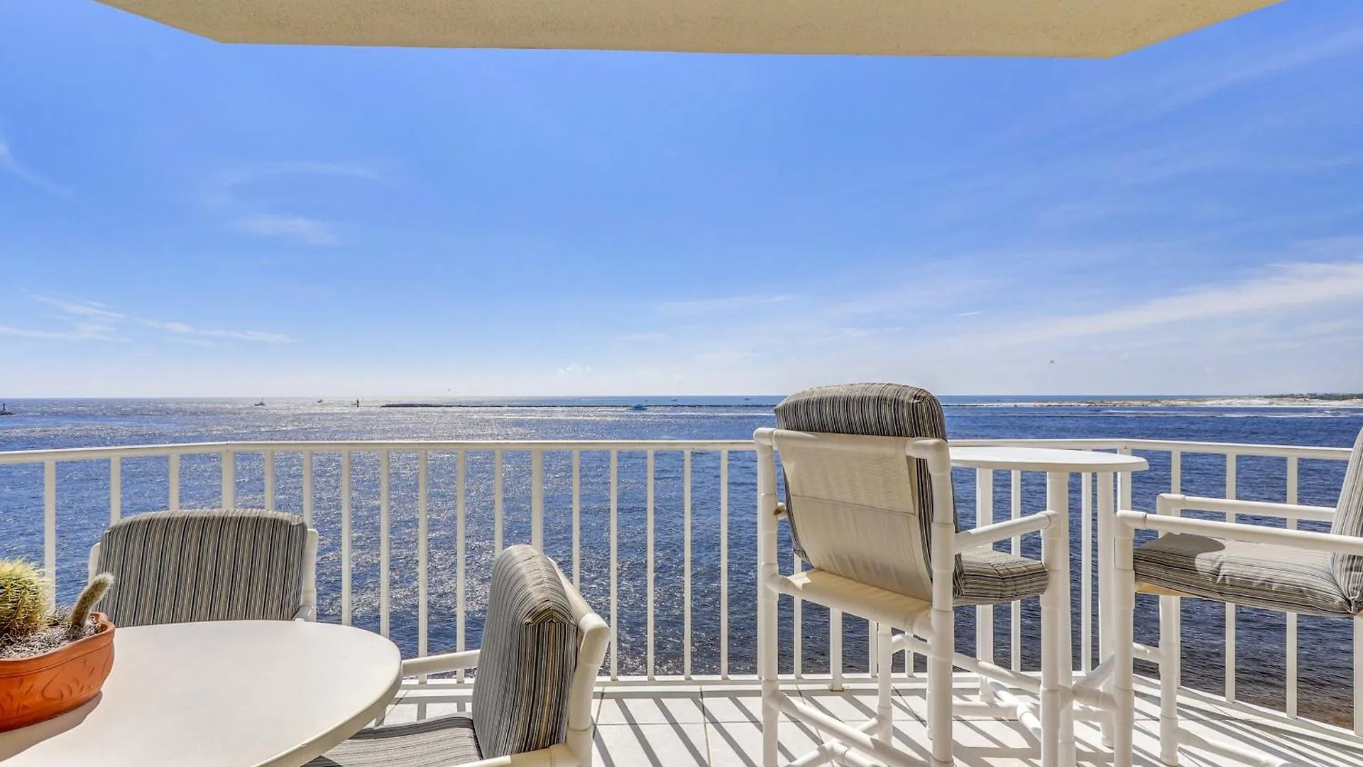Apartment Waterview Towers Yacht Club 532- By Isle *