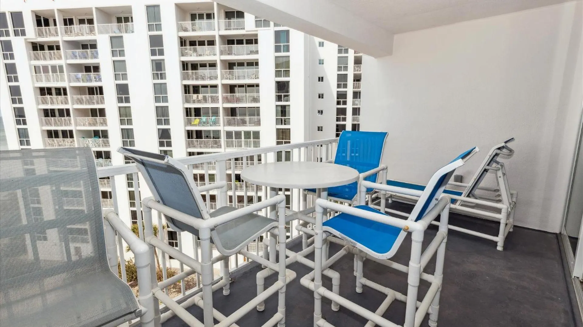 Shoreline Towers 1084- By Isle Apartment