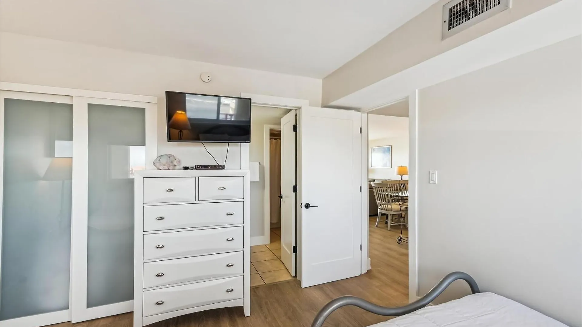 Apartment House 303b-by Isle Destin