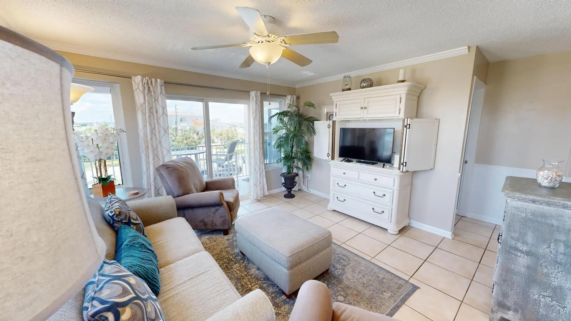 Apartment Poolside 308- By Isle Destin