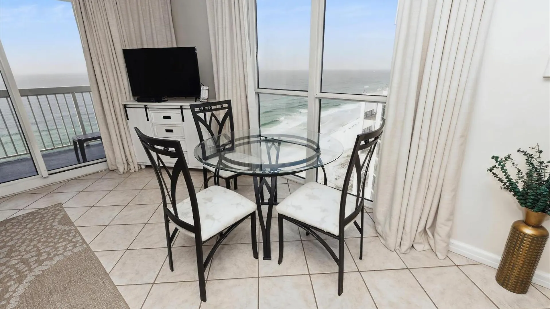 Apartment Pelican 1811- By Isle *