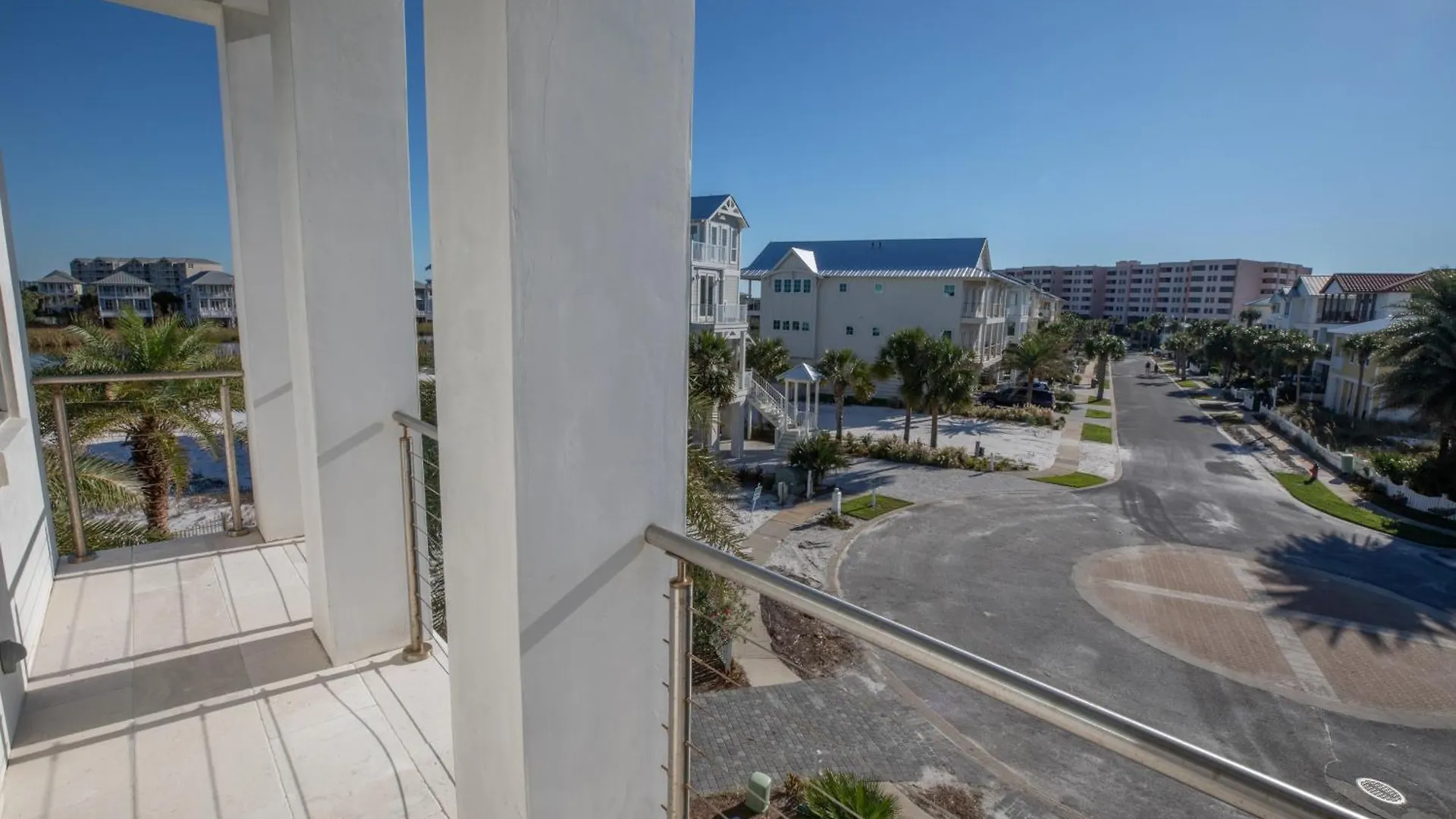 Seabreeze- By Isle Apartment