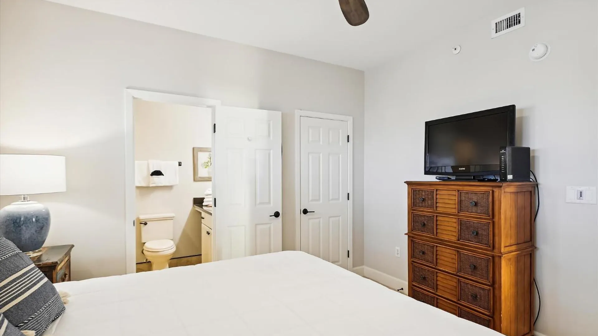 Apartment Oceania 407- By Isle *