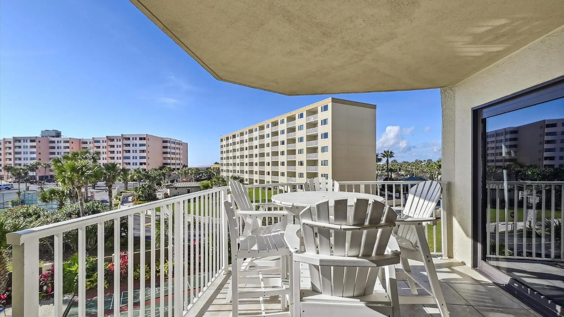 Apartment Inlet Reef 210- By Isle
