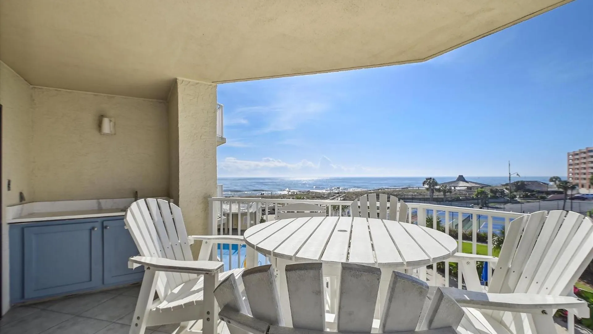 Apartment Inlet Reef 210- By Isle