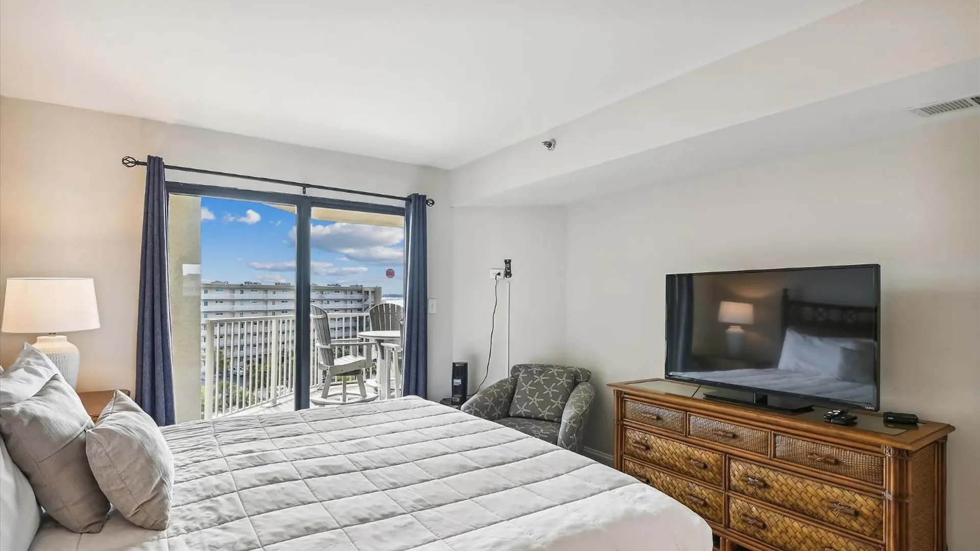 Apartment Inlet Reef 619- By Isle