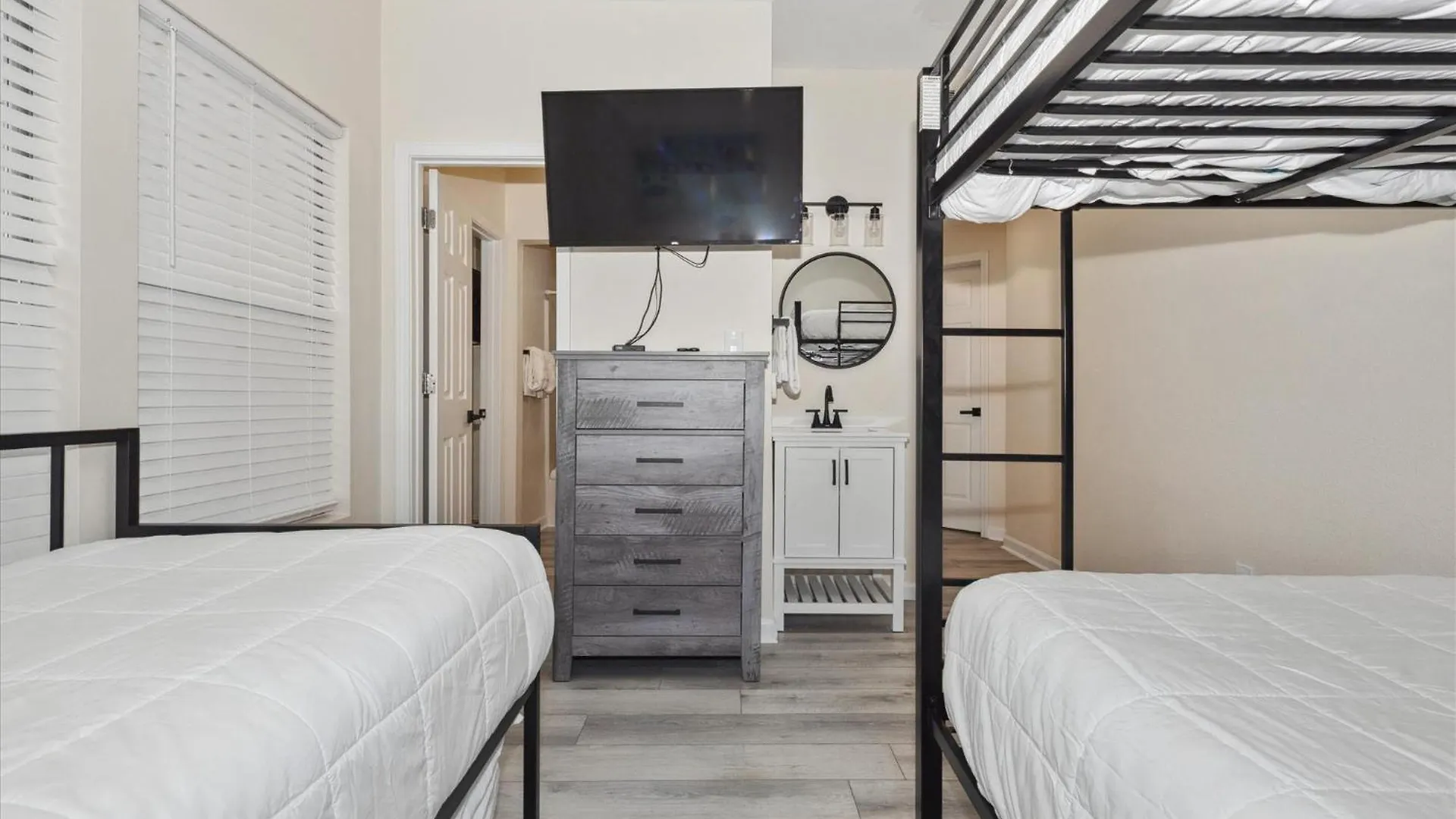 Sandpiper Cove 9107- By Isle Apartment