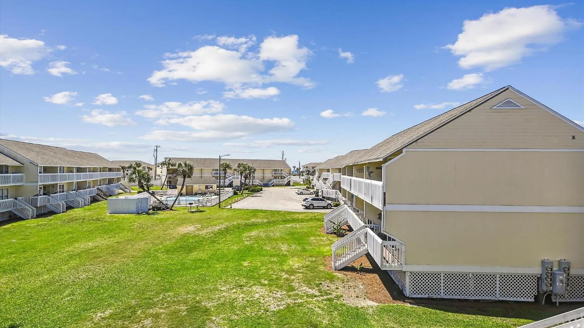 Sandpiper Cove 8236- By Isle Apartment