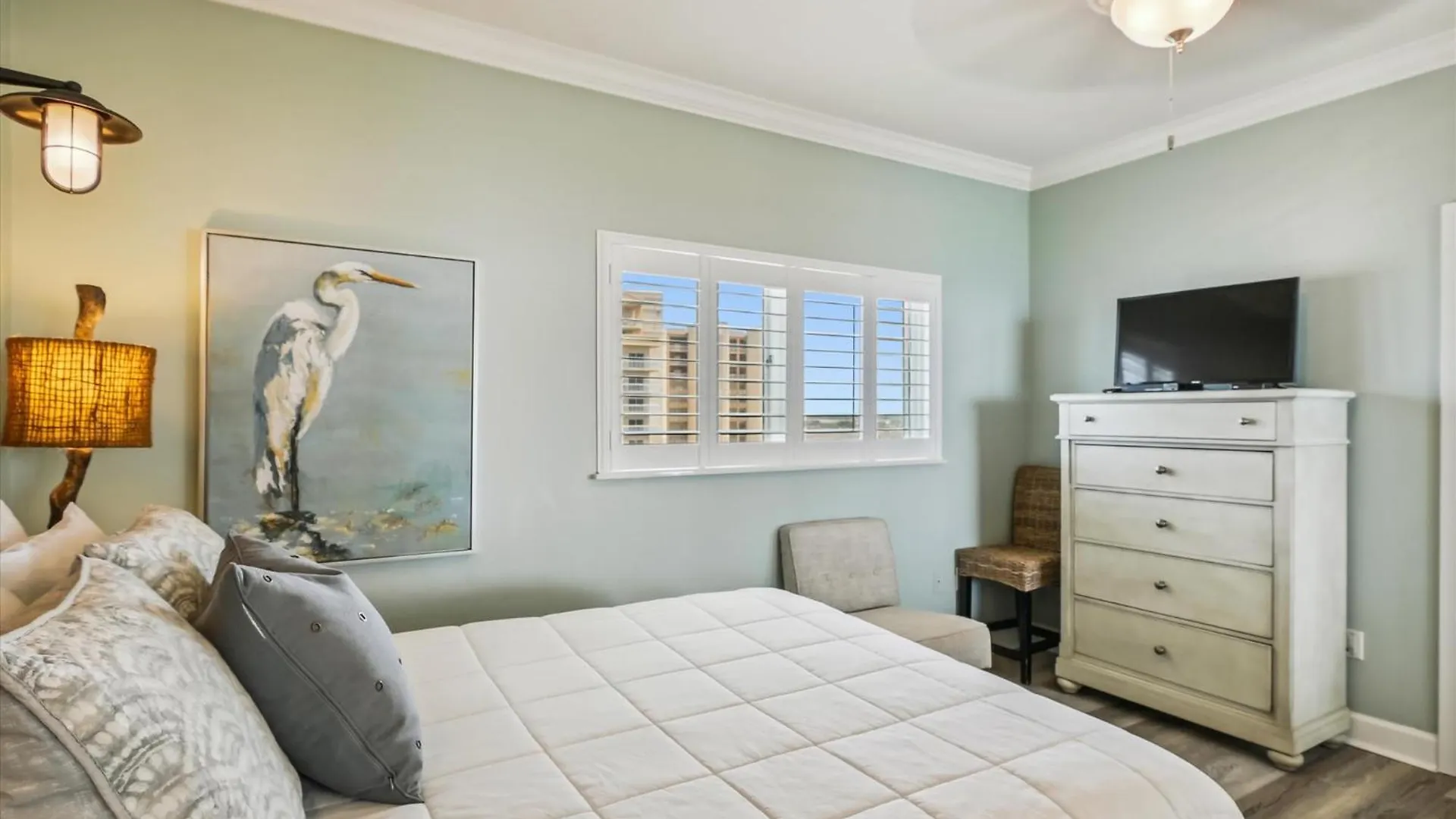 Apartment Oceania 703- By Isle