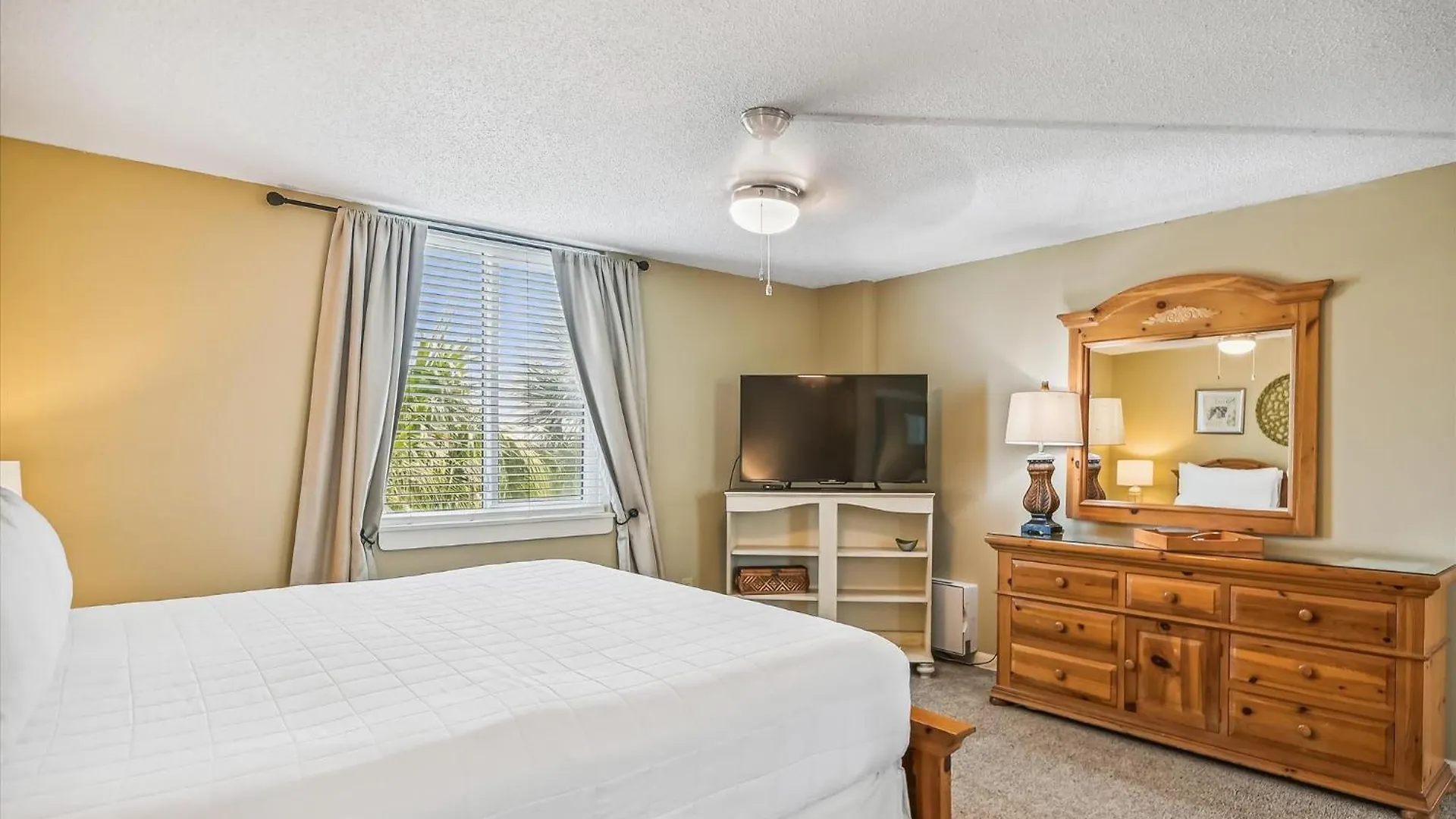 Dolphin Point 306c- By Isle