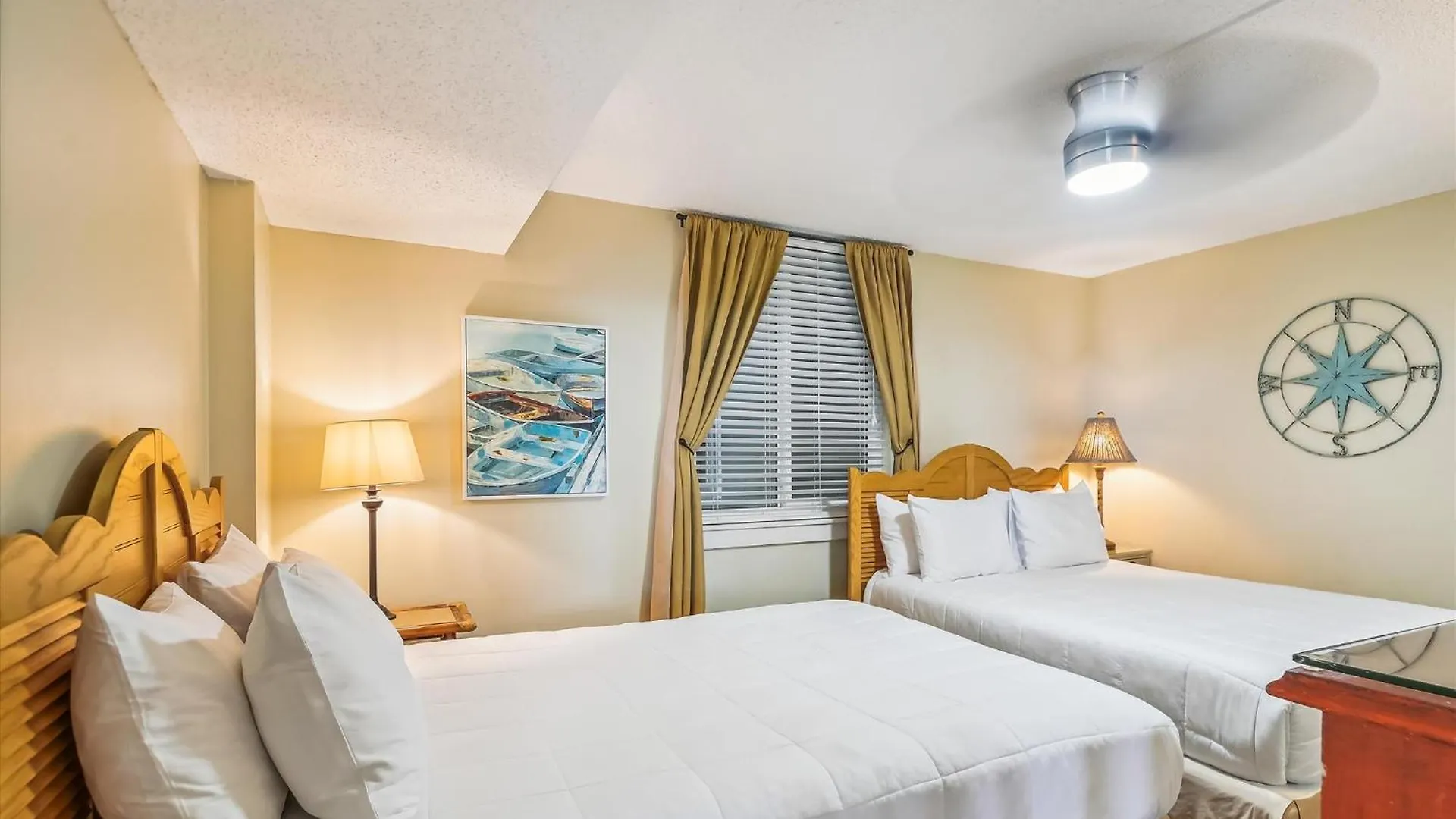 Dolphin Point 306c- By Isle *