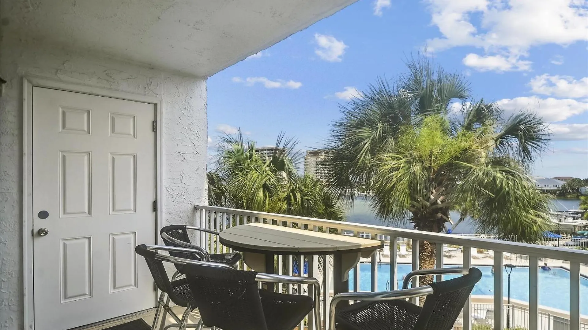 Dolphin Point 306c- By Isle