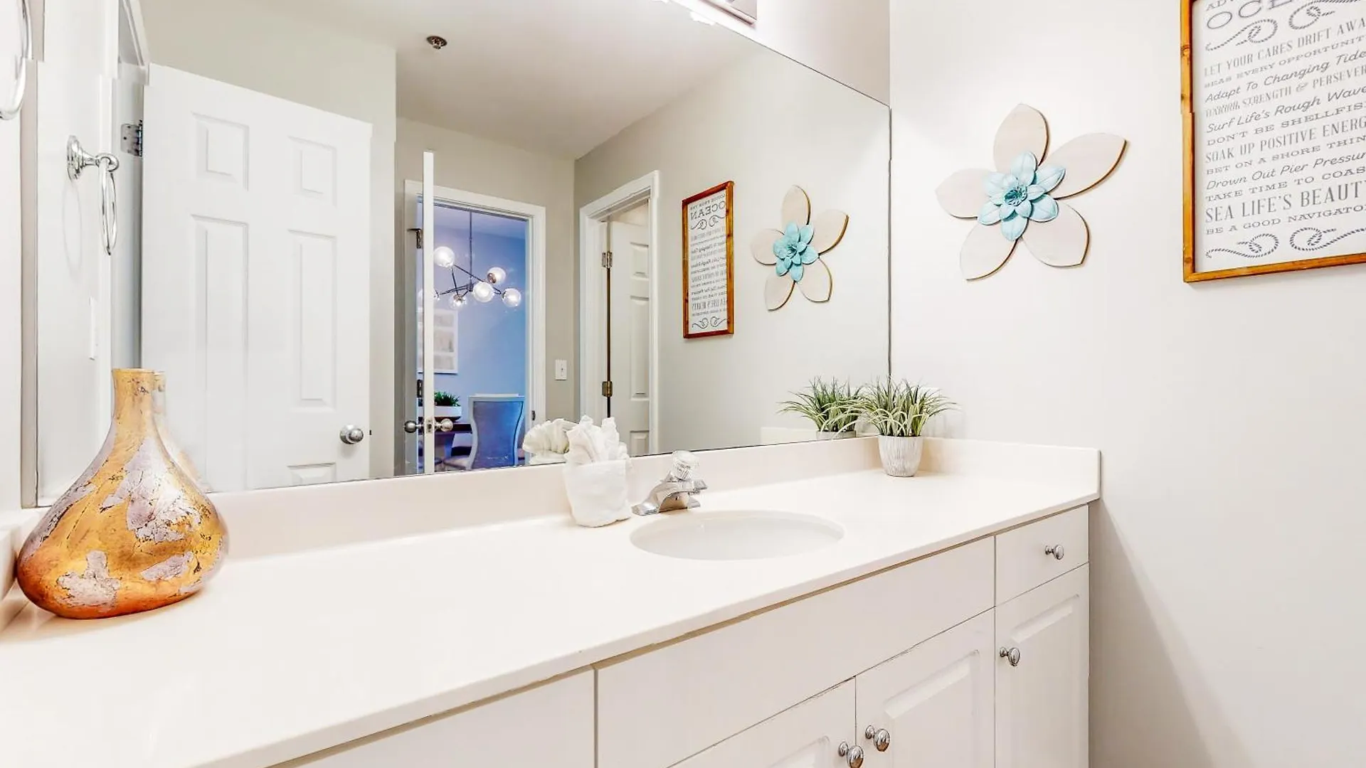 Leeward Key Apartment