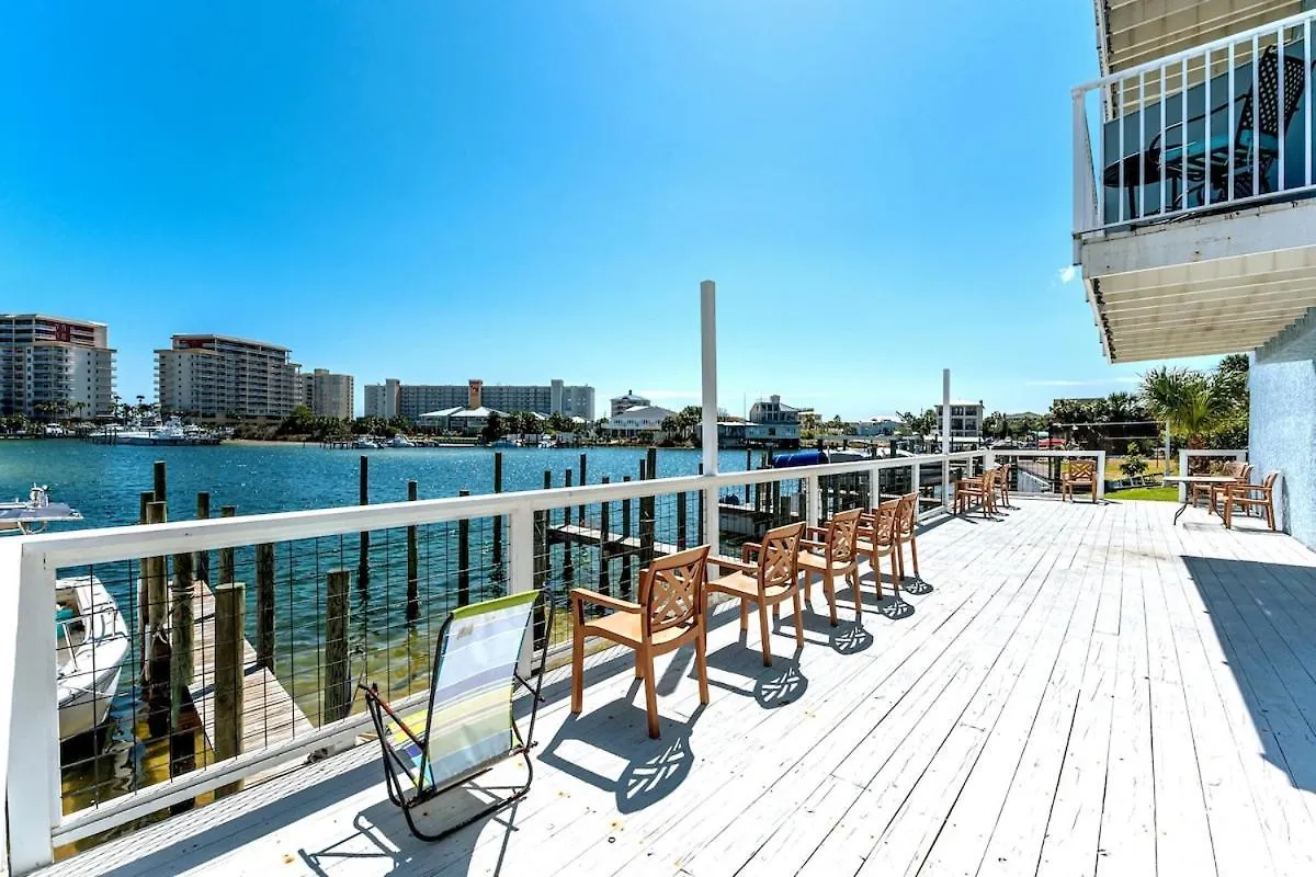 Sea-renity 4 Waterfront Balconies Gated Holiday home