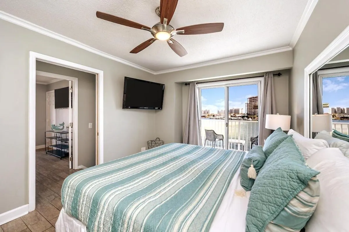 Holiday home Sea-renity 4 Waterfront Balconies Gated