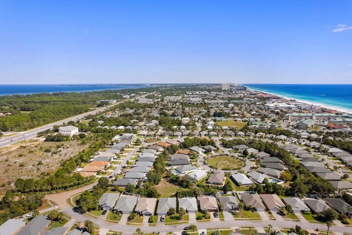 Barefoot Escape Golf Cart Deals Gated Access Holiday home Destin
