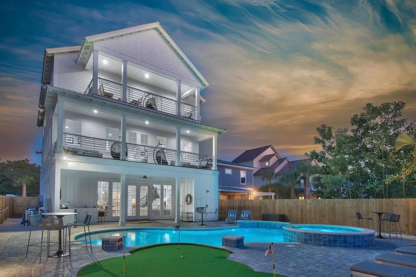 Hébergement de vacances Luxury 8br House With Pool, Spa, Golf Putting *
