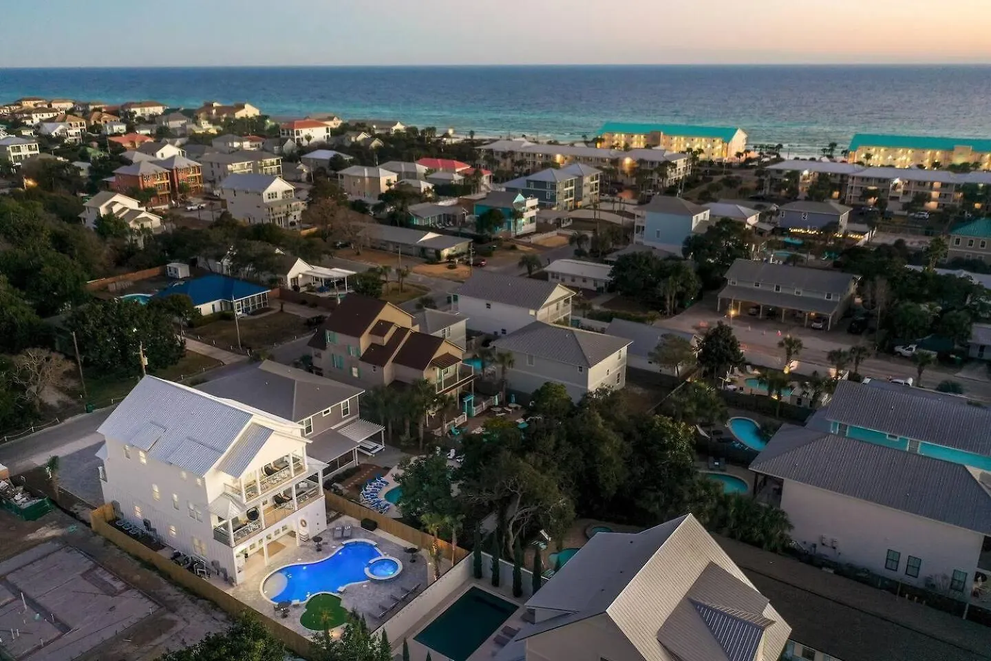 Luxury 8br House With Pool, Spa, Golf Putting Hébergement de vacances Destin