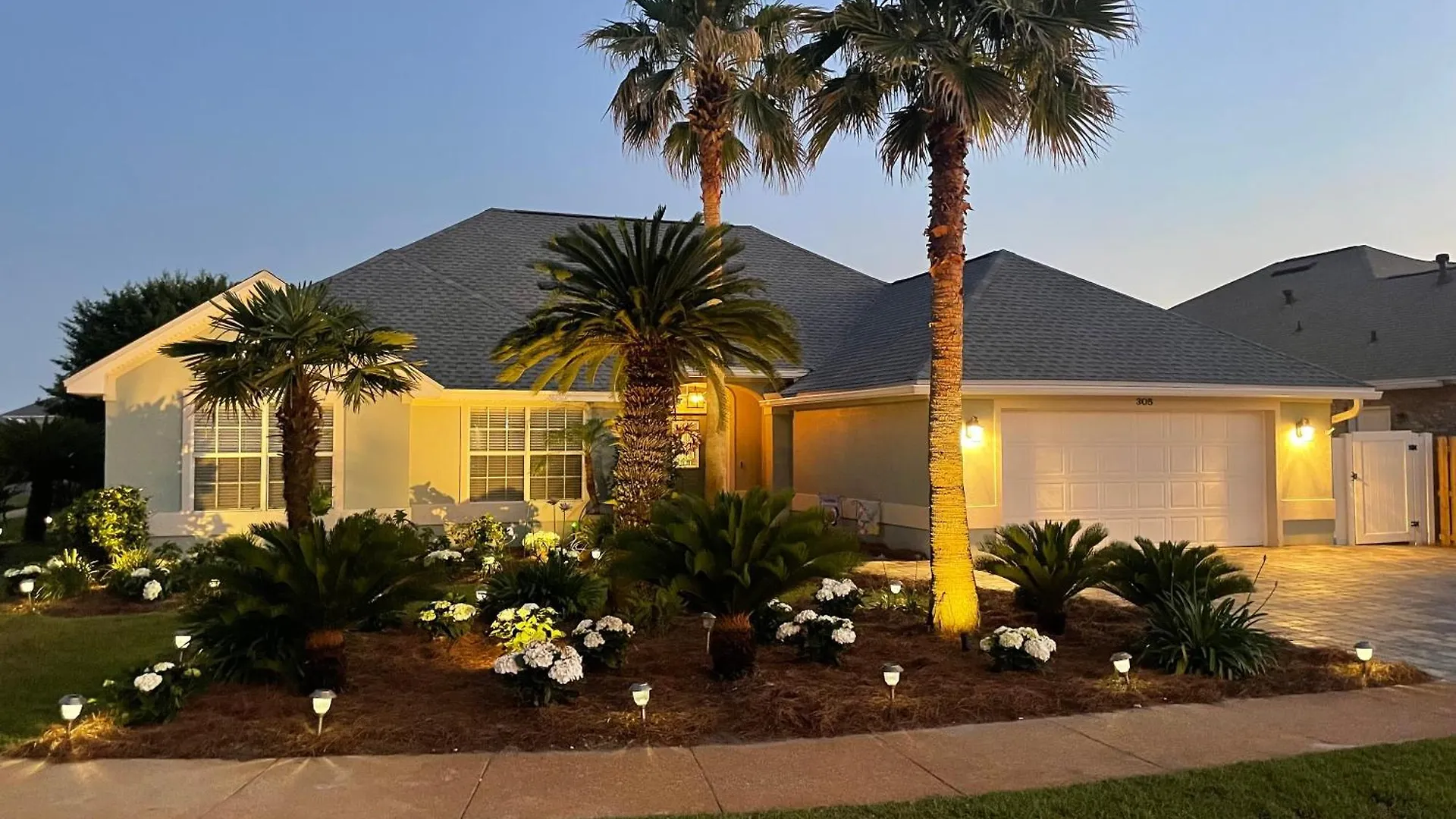 Holiday home Ratiu House White Miramar