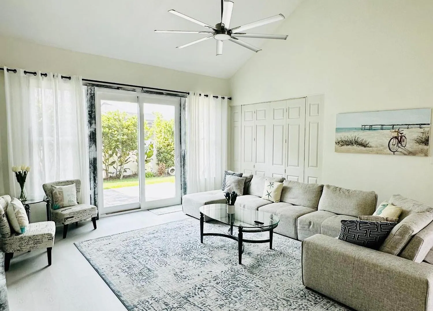 Holiday home Ratiu House White Miramar