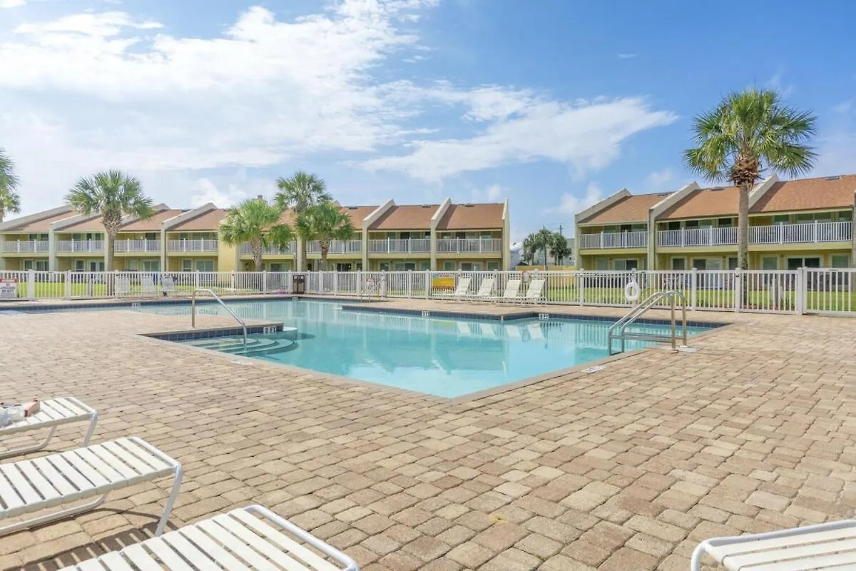 Holiday home Seacove Steps 2 Priv Backyard Comm Pool *