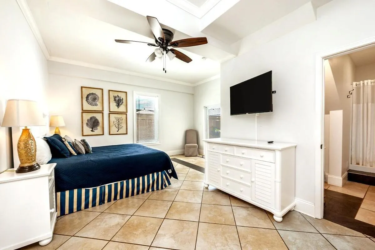 Holiday home Sunbelievable Heated Pool N Golf Cart Deals