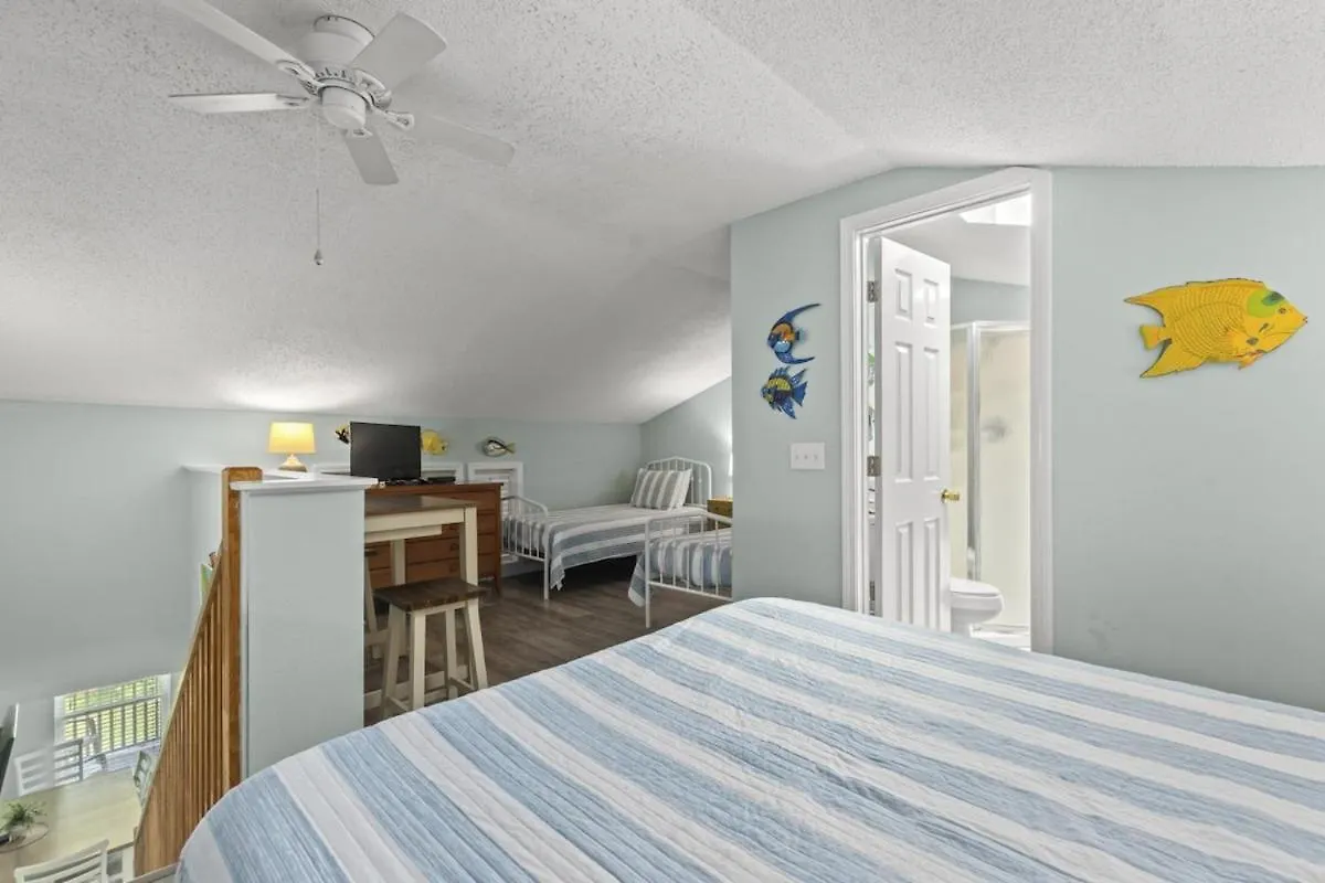 Seacove Steps 2 Priv Backyard Comm Pool Holiday home *