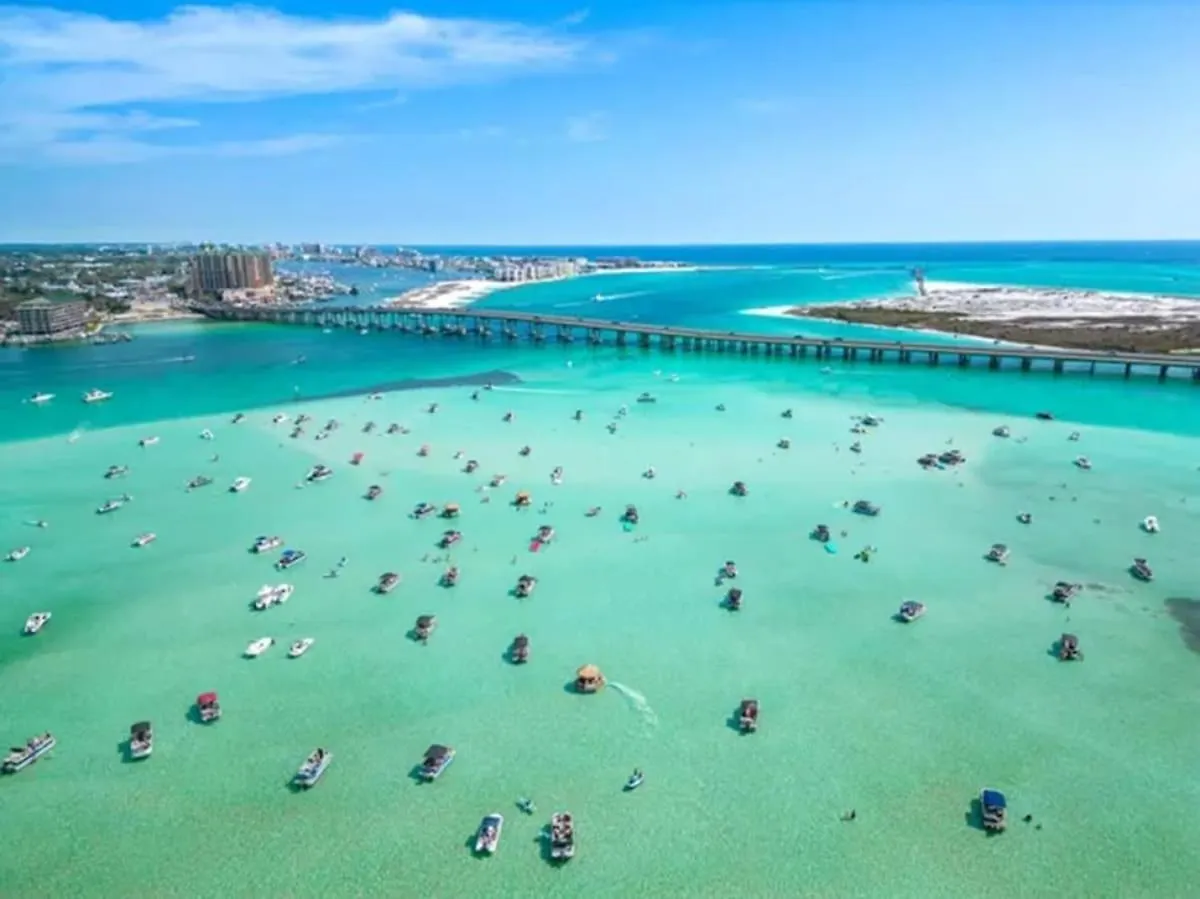 Corner Of Paradise View Pool * Destin