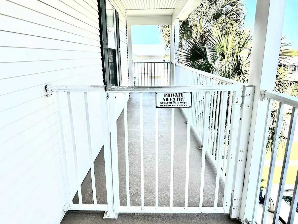 Corner Of Paradise View Pool Holiday home
